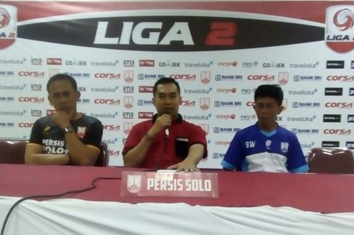 Tanggapan Manajer Persis Solo pada sesi konferensi pers usai Persis Solo Vs Sragen United, Minggu (30/7/2017)