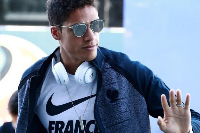 Raphael Varane segera diresmikan menjadi pemain baru Como 1907, klub milik orang Indonesia di Serie A.