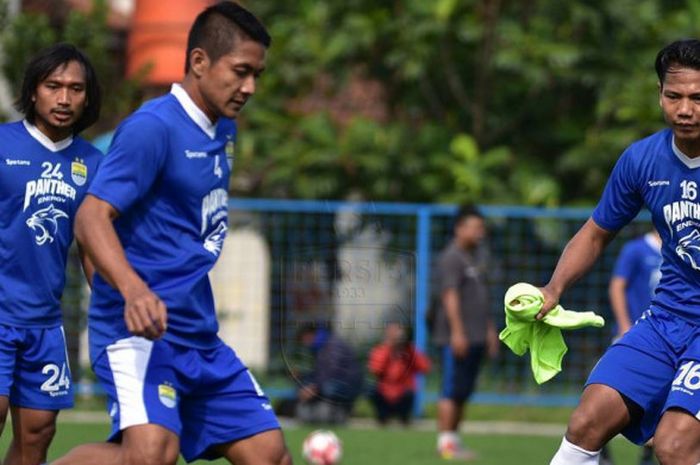 Suasana latihan pagi Persib Bandung, di Lapangan Lodaya