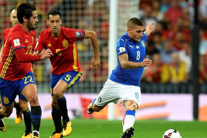 Gelandang Italia, Marco Verratti (kanan), beraksi dalam laga Kualifikasi Piala Dunia 2018 Zona Eropa kontra Spanyol di Stadion Santiago Bernabeu, Madrid, pada 2 September 2017.