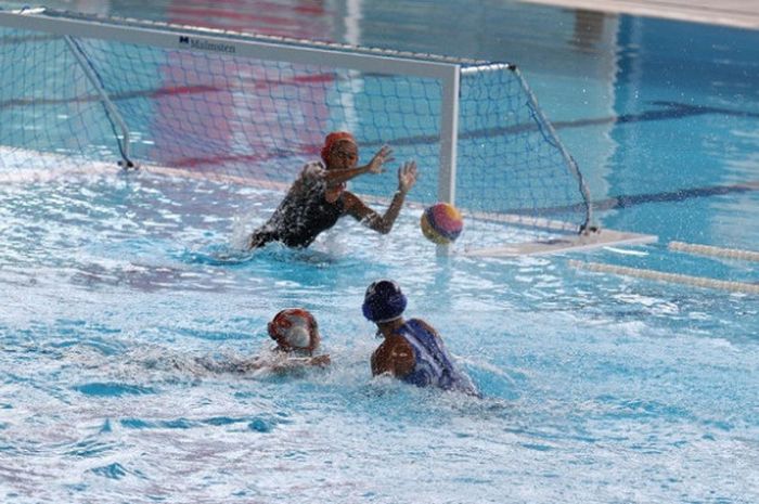 Tim polo air putri Jawa Barat keluar sebagai juara pada CIMB Niaga Indonesia Open Aquatic Championship 2017, di Aquatic Stadium, Gelora Bung Karno, Senayan, Jakarta, Selasa (12/12/2017).