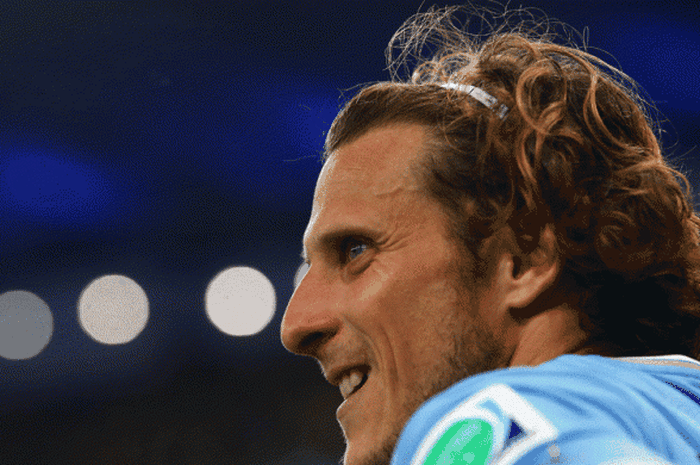 Aksi Diego Forlan dalam FIFA World Cup Brazil 2014 ronde keenam antara Kolumbia dan Uruguay di Maracana, 28 Juni 2014.