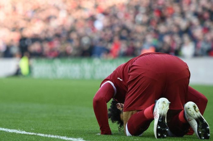      Penyerang Liverpool, Mohamed Salah, merayakan gol ke gawang West Ham pada laga Liga Inggris di Stadion Anfield, Liverpool, 24 Februari 2018.     