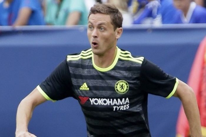 Gelandang Chelsea, Nemanja Matic, tampil dalam laga persahabatan melawan Real Madrid di Stadion Michigan, Amerika Serikat, 30 Juli 2016.