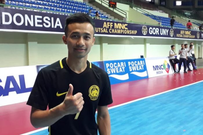 Kapten timnas futsal Malaysia, Mohd Khairul Effendy saat pembagian penghargaan gelar Piala AFF Futsal 2018.