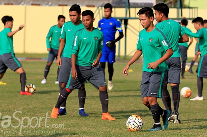 Timnas U-19 Indonesia berlatih di Stadion Jenggolo Sidoarjo, Jawa Timur, Jumat (29/06/2018) sore, menjelang laga PIala AFF U-19 2018.