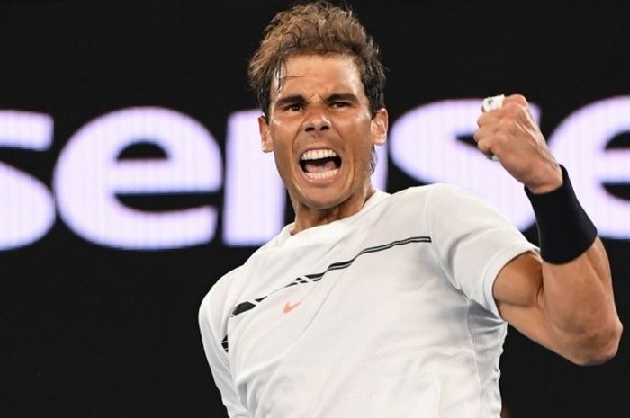 Petenis unggulan kesembilan dari Spanyol, Rafael Nadal, melakukan selebrasi setelah mengalahkan wakil Kanada, Milos Raonic, pada babak perempat final turnamen Australia Terbuka di Rod Laver Arena, Melbourne Park, Melbourne, Rabu (25/1/2017). Nadal menang 6-4, 7-6(7), 6-4.