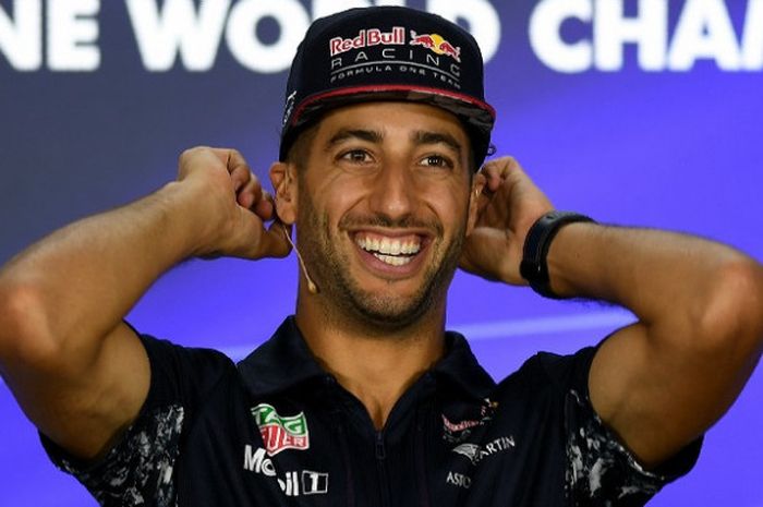 Pebalap Red Bull Racing, Daniel Ricciardo, menjalani sesi konferensi pers di Singapura, Kamis (14/9/2017).