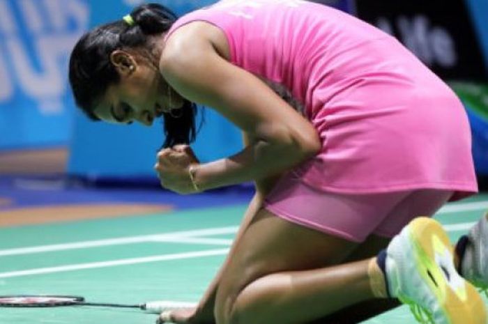 Pusarla V. Sindhu saat menghadapi Akane Yamaguchi pada laga final BWF Superseries Finals 2017. 