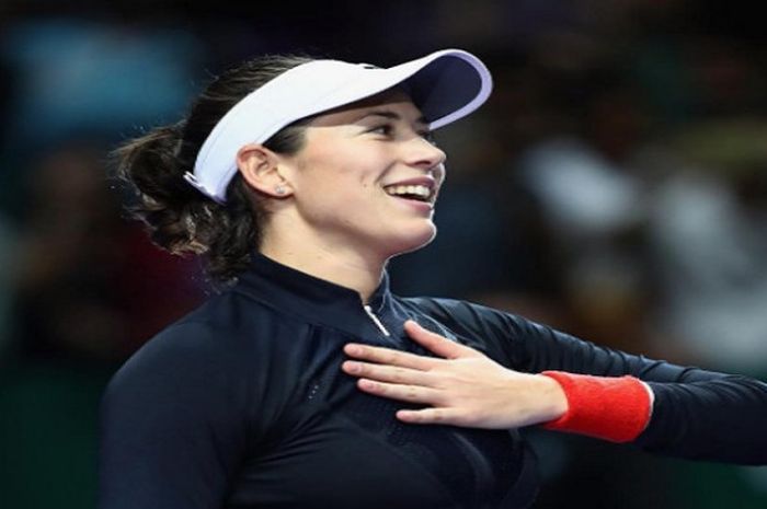 Petenis Spanyol, Garbine Muguruza, berhasil memenangkan laga pertama WTA Finals 2017 kala menghadapi Jelena Ostapenko, Minggu (22/10/2017).