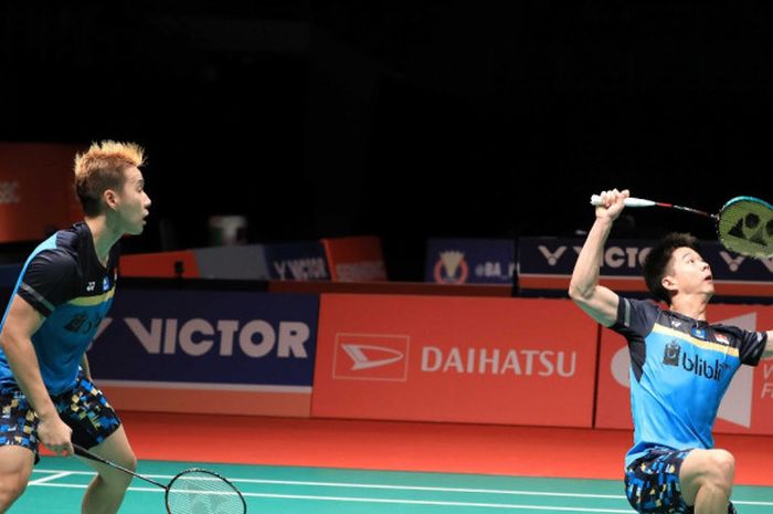 Pasangan ganda putra nasional Indonesia, Marcus Fernaldi Gideon/Kevin Sanjaya Sukamuljo, saat menjalani pertandingan melawan wakil tuan rumah, Goh V Shem/Tan Wee Kiong, pada semifinal Malaysia Masters 2019 di Axiata Arena, Bukit Jalil, Kuala Lumpur, Malaysia, Sabtu (19/1/2019).