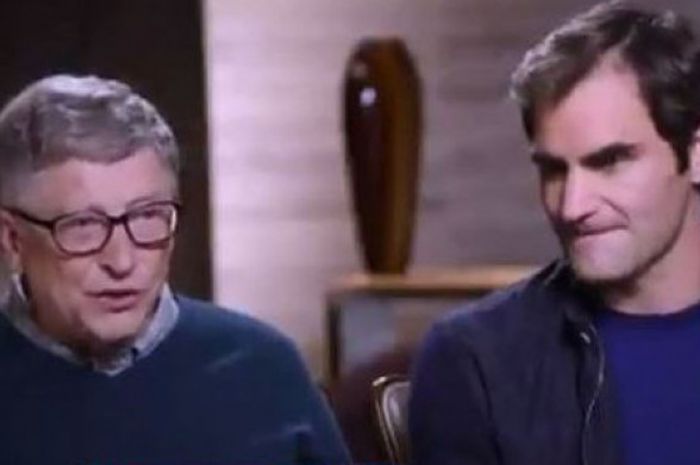 Bill Gates (kiri) dan Roger Federer (kanan). 