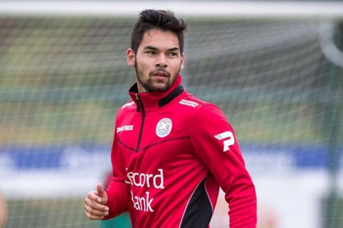    Bek Liga Belgia SV Zulte-Waregem, Sandy Walsh.   