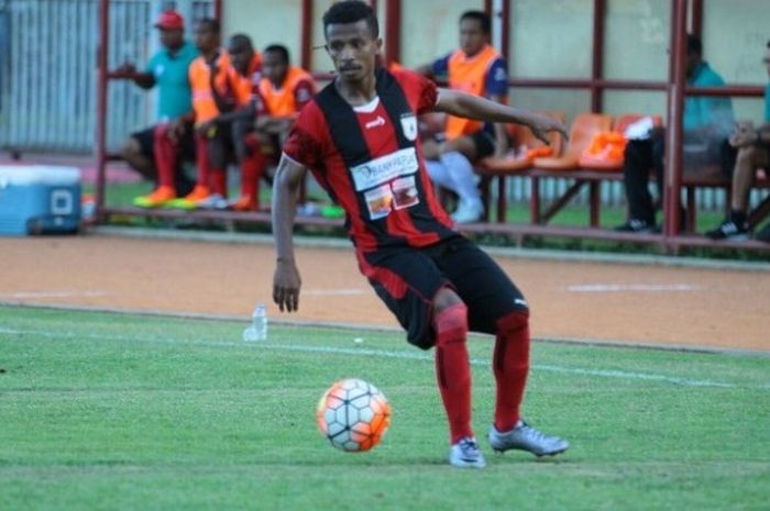 Winger Persipura Jayapura, Friska Womsiwor.