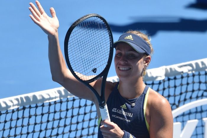 Petenis tunggal putri asal Jerman, Angelique Kerber, melakukan selebrasi seusai memenangi laga melawan Hsieh Su-Wei (Taiwan) pada babak keempat turnamen Australia Terbuka 2018 yang berlangsung di Melbourne Park, Senin (22/1/2018).