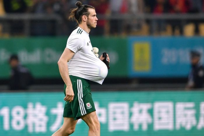 Pemain bintang Tim Nasional Wales, Gareth Bale, melakukan selebrasi setelah mencetak gol ke gawang China pada laga uji coba di Guangxi Sports Centre Stadium, China, Kamis (22/3/2018).