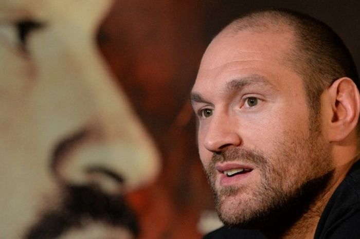 Petinju asal Inggris, Tyson Fury, menjalani jumpa persi di Manchester Arena, 27 April 2016.