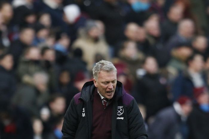 Ekspresi manajer West Ham United, David Moyes, saat merayakan gol kemenangan timnya atas Chelsea dalam laga Liga Inggris 2017-2018 di London Stadium, London, Inggris, pada Sabtu (9/12/2017).