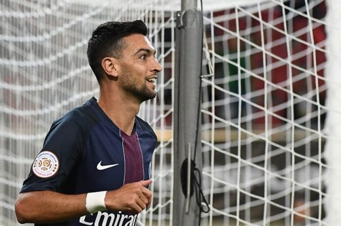 Gelandang Paris Saint-Germain, Javier Pastore, merayakan gol ke gawang Olympique Lyon pada partai Piala Super Perancis di Klagenfurt, 6 Agustus 2016.