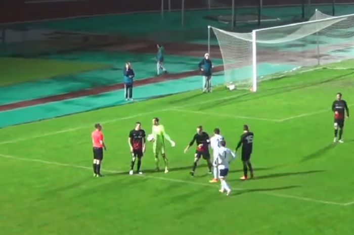 Suasana pertandingan antara klub divisi utama Rusia, Torpedo Vladimir vs Tekstilshchik Ivanovo