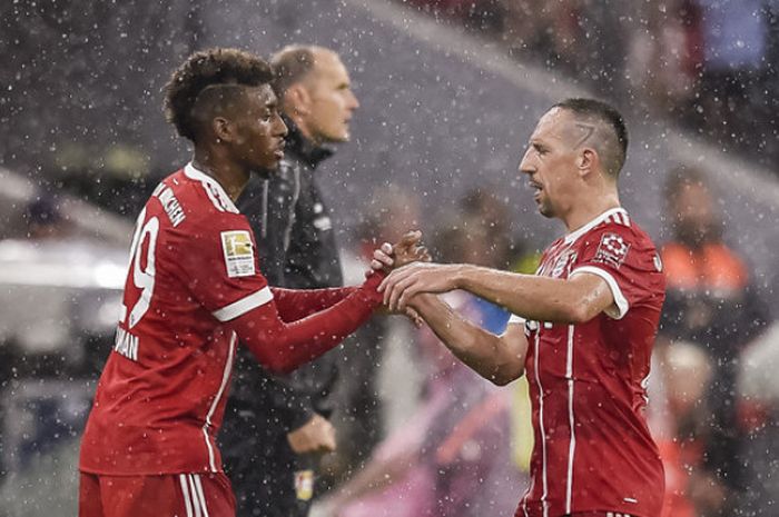 Dua pemain Bayern Muenchen asal Prancis, Franck Ribery (kanan) dan Kingsley Coman di ajang Liga Jerman dalam laga melawan Bayern Leverkusen pada 18 Agustus 2017.