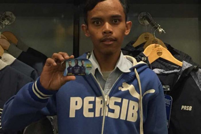 Handika Pratama, bobotoh asal Baleendah yang sudah memesan tiket Persib Vs PSIS Semarang, Senin (2/7/2018)