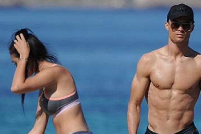 Cristiano Ronaldo dan Georgina Rodriguez tampil seksi.