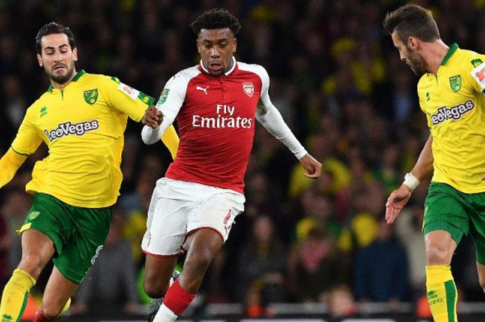 Penyerang Arsenal, Alex Iwobi, beraksi pada laga Piala Liga Inggris kontra Norwich CIty di Stadion Emirates, London, pada 24 Oktober 2017.