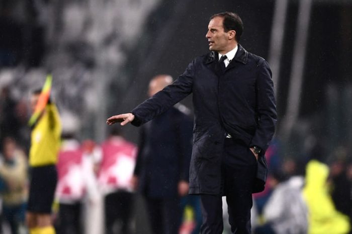 Ekspresi pelatih Juventus, Massimiliano Allegri, dalam laga leg pertama perempat final Liga Champions kontra Real Madrid di Stadion Allianz, Turin, Italia pada 3 April 2018.