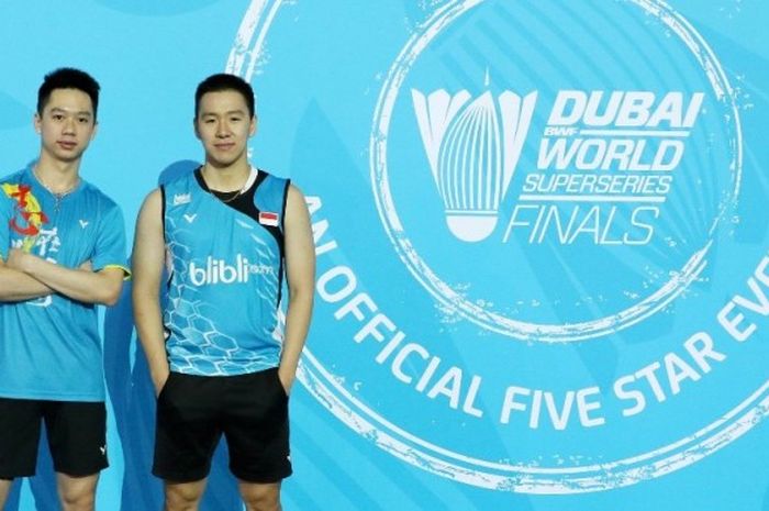 Pasangan ganda putra Indonesia, Marcus Fernaldi Gideon/Kevin Sanjaya Sukamuljo, berpose di Hamdan Sports Complex, Dubai, Senin (12/12/20160, yang menjadi tempat berlangsung BWF Superseries Finals 2016, 14-18 Desember.