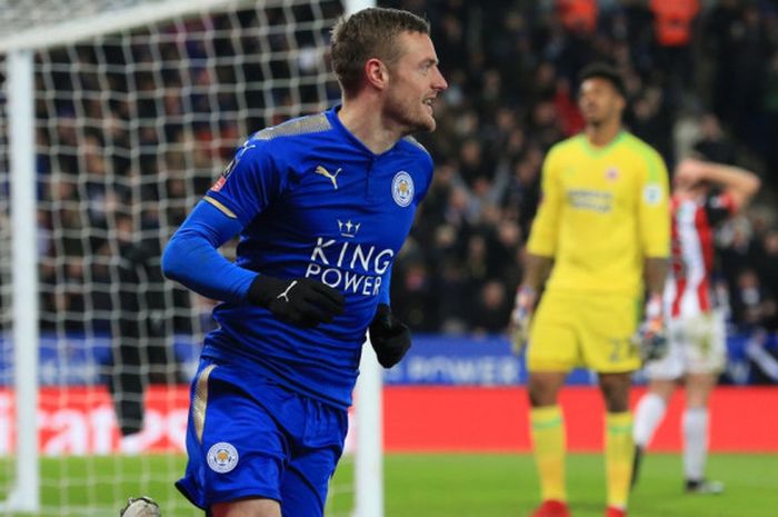 Bomber Leicester City, Jamie Vardy, melakukan selebrasi setelah mencetak gol ke gawang Sheffield United pada laga babak 16 besar Piala FA, Jumat (16/2/2018) waktu setempat atau Sabtu dini hari WIB.