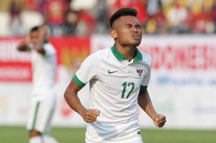   Ekspresi kecewa winger timnas U-22 Indonesia, Saddil Ramdani saat sepakannya membentur tiang gawang timnas U-22 Timor Leste pada laga ketiga Grup B SEA Games 2017 di Stadion MP Selayang, Selangor, 20 Agustus 2017.    