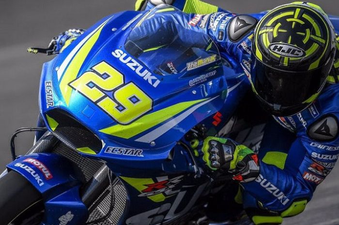 Aksi pebalap tim Suzuki Ecstar, Andrea Iannone, saat mengikuti sesi latihan bebas ketiga MotoGP Americas 2018 yang berlangsung Sabtu (21/4/2018) waktu setempat.