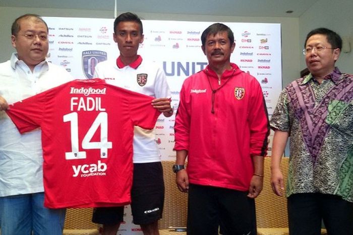 CEO Bali United, Yabes Tanuri (kiri) bersama Indra Sjafri dan owner Bali United, Pieter Tanuri (kana