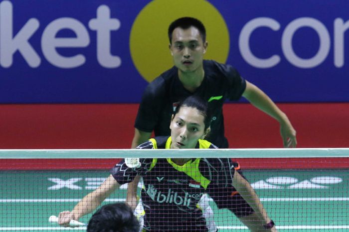 Hafiz Faizal/Gloria Emanuelle Widjaja saat melakoni laga semifinal sektor ganda campuran pada Indonesia Open 2018 yang digelar Sabtu (7/7/2018)