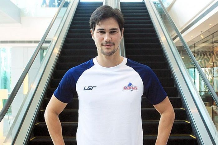 Phil Younghusband, membuka peluang merumput di Indonesia.