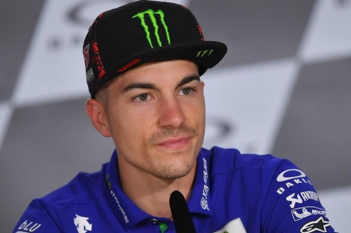 Pebalap Movistar Yamaha MotoGP asal Spanyol, Maverick Vinales, berekspresi saat menghadiri konferensi pers jelang GP Italia di Sirkuit Mugello, Kamis (1/6/2017).