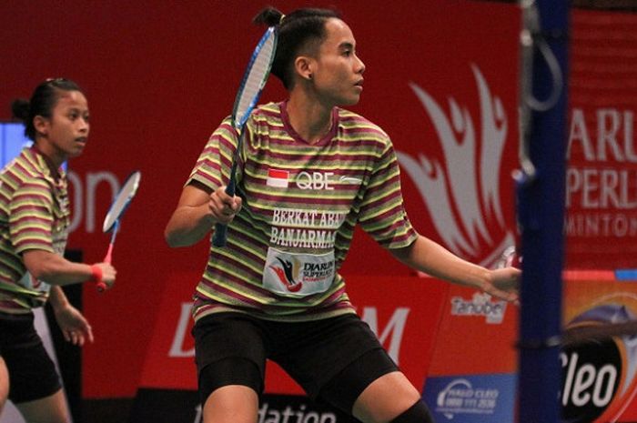 Dian Fitriani (kiri) dan Nadya Melati (kanan) saat tampil pada ajang Djarum Superliga Badminton 2017.