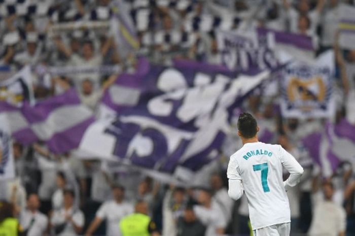 Mega bintang Real Madrid, Cristiano Ronaldo, berlari pada laga Liga Spanyol antara Real Madrid dan Real Betis di Stadion Santiago Bernabeu, Madrid, pada 20 September 2017.