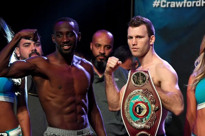 Petinju Amerika Serikat Terence Crawford (kiri) dan petinju Australia Jeff Horn (kanan) berfoto bersama saat timbang badan pada Jumat (8/6/2018)