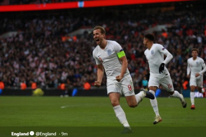 Penyerang Inggris, Harry Kane, merayakan gol yang dicetak ke gawang Kroasia dalam laga Liga A Grup 4 UEFA Nations League di Stadion Wembley, London, Minggu (18/11/2018).