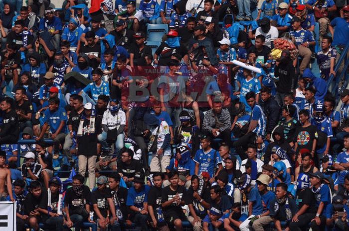 Suporter Persib Bandung dalam laga Persib vs Persija pada Minggu (23/9/2018) di Stadion Gelora Bandung Lautan Api, Bandung.