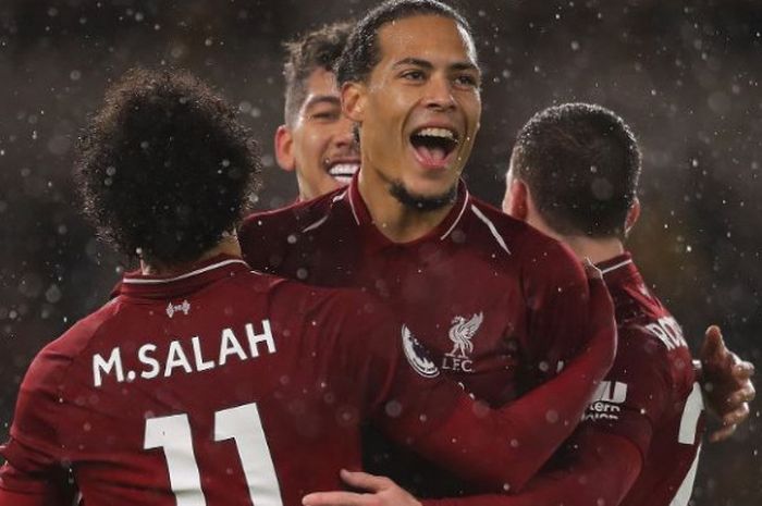  Bek tengah Liverpool, Virgil van Dijk, dalam laga melawan Wolverhampton Wanderers 