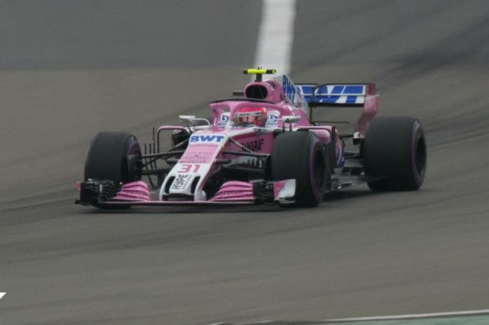 Aksi Esteban Ocon (Force India) saat menjalani sesi kualifikasi F1 GP China 2018 yang digelar Sabtu (14/4/2018).