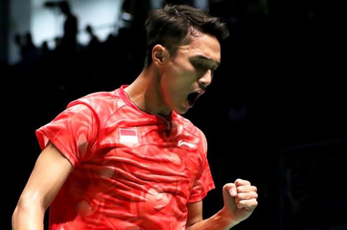 Pebulu tangkis tunggal putra Indonesia, Jonatan Christie, melakukan selebrasi setelah meraih angka dari lawannya, Khosit Phetpradab (Thailand), pada laga semifinal beregu putra SEA Games 2017 di Axiata Arena, Kuala Lumpur, Rabu (23/8/2017).