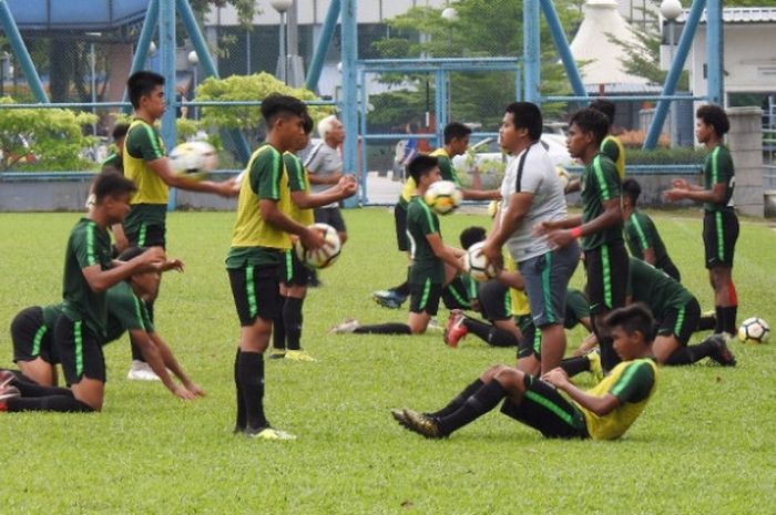   Sesi latihan pagi timnas U-16 Indonesia sehari menjelang laga pamungkas Grup C Piala Asia U-16 2018 menghadapi India di Stadion Nasional Bukit Jalil, Kuala Lumpur, Malaysia, Kamis (27/9/2018) pukul 19.45 WIB.  