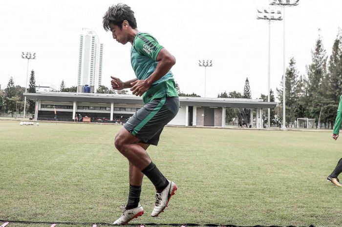 Gavin Kwan Adsit saat menjalani pemusatan latihan timnas U-23 Indonesia di lapangan ABC Senayan, Jakarta.