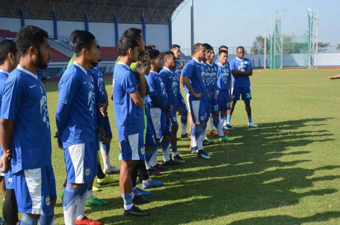 Mario Gomez memimpin latihan perdana Persib Bandung, pasca libur Lebaran.