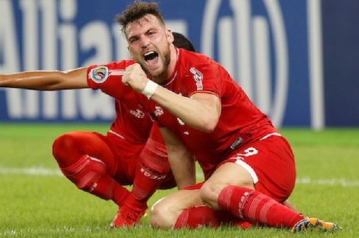  Marko Simik tampil dalam duel kontra Song Lam Nghe An pada ajang penyisihan grup Piala AFC di Stadion Vinh, Cinh, Jakarta, Selasa (6/3/2018) soren WIB. 