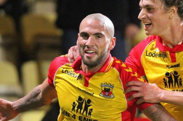 Gelandang Go Ahead Eagles, Joey Suk.